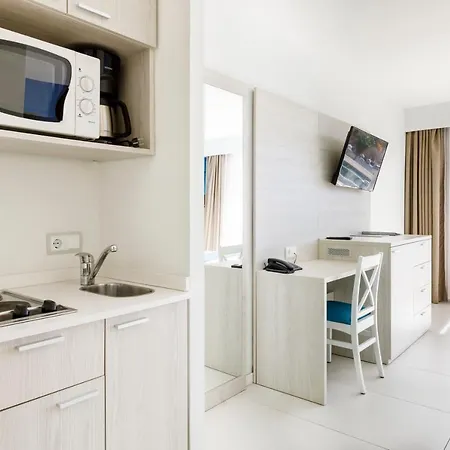 Y Aparthotel 4*